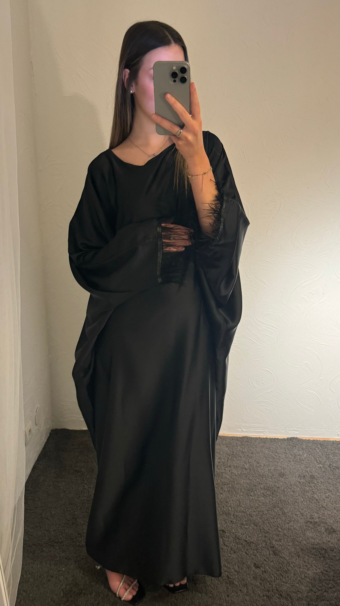 Robe à plumes noire