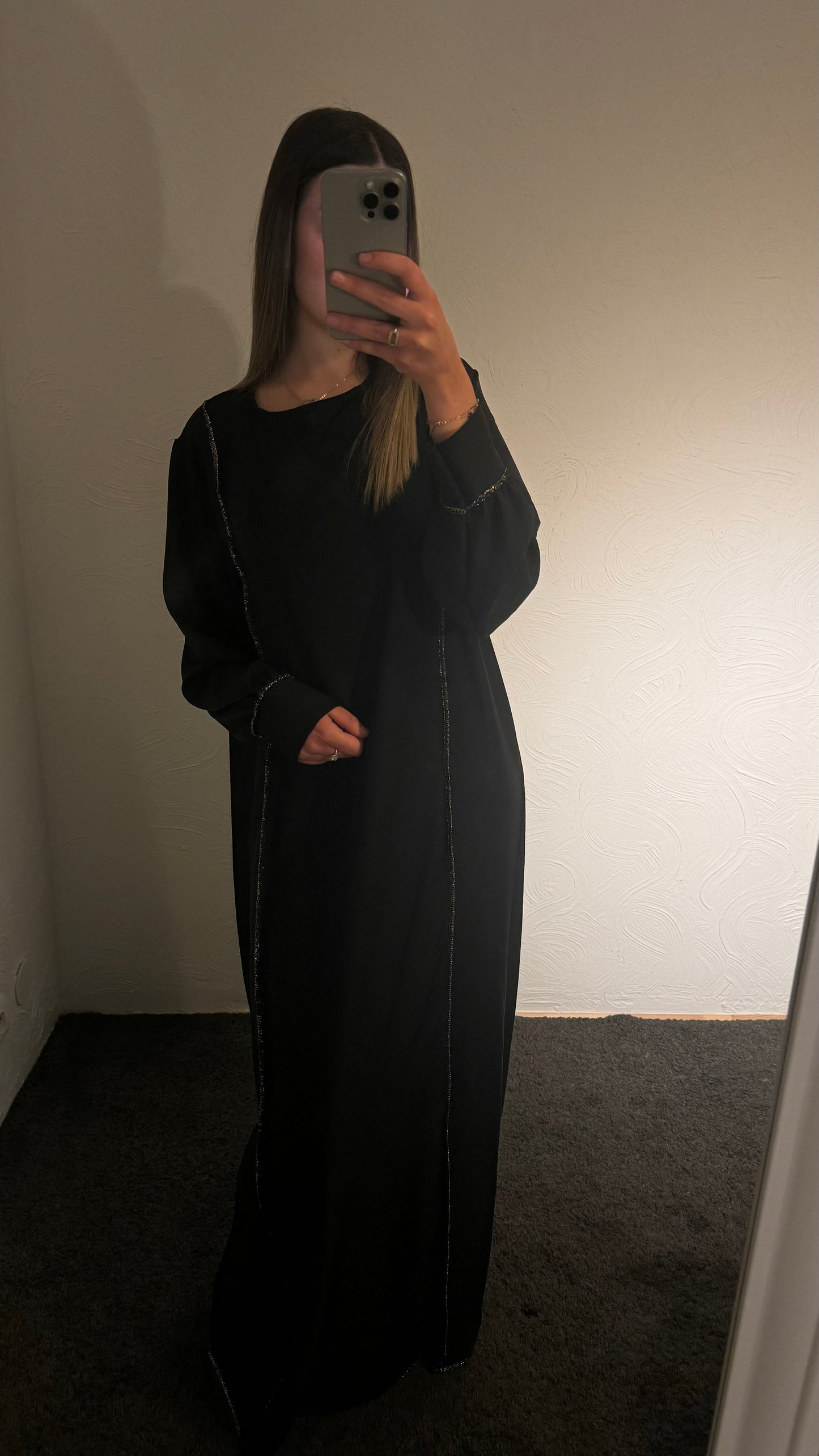Robe détail doré noire